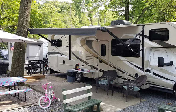 Premium full-hookup campsite at Adventure Bound Eagles Peak